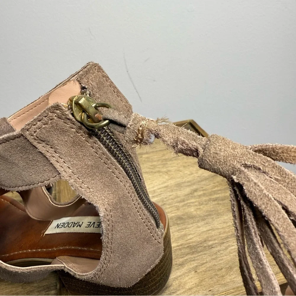 Steve Madden Daviss gladiator sandal in taupe suede